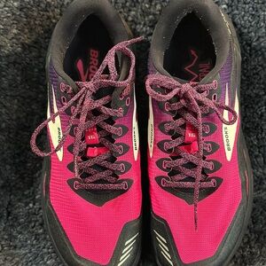 Brooks Women’s Cascadia 16 Trail Sneaker